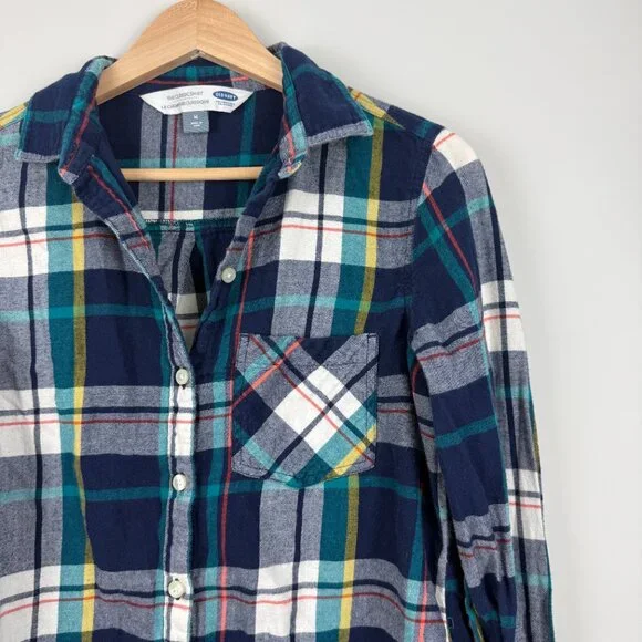 Old Navy Women's Plaid Flannel Classic Fit Button-Down Shirt, Size M - Picture 2 of 6